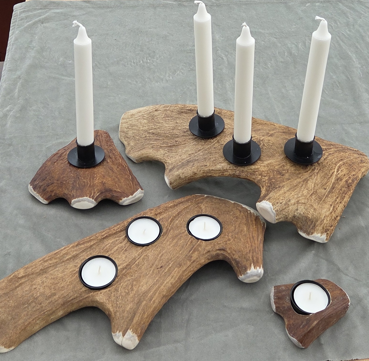 Ljusstakar och lyktor av del av skovelhorn.